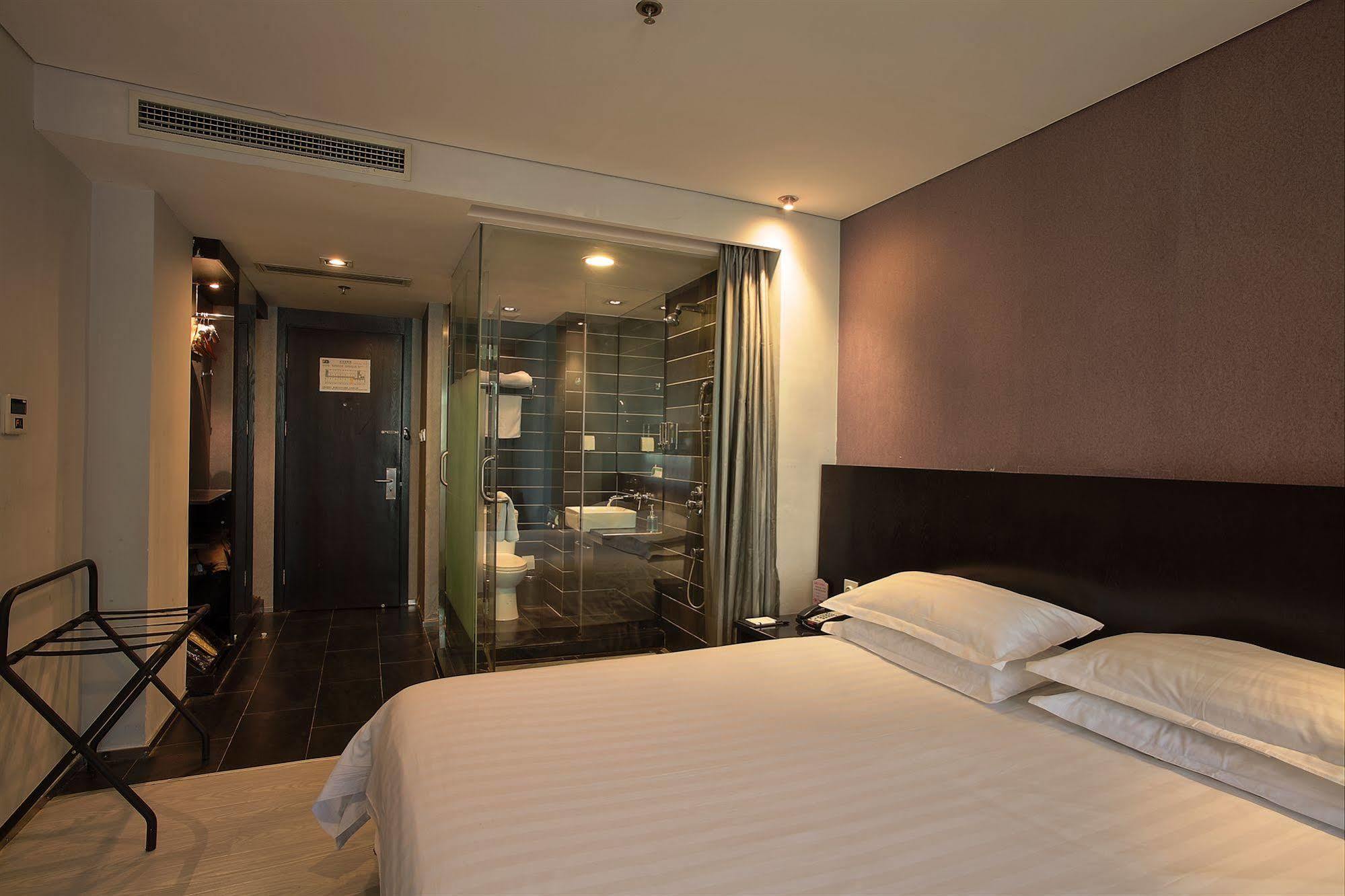 Fx Hotel Xujiahui - Shanghai Stadium Branch Exteriör bild