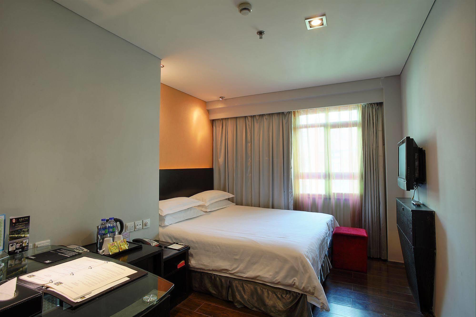 Fx Hotel Xujiahui - Shanghai Stadium Branch Exteriör bild